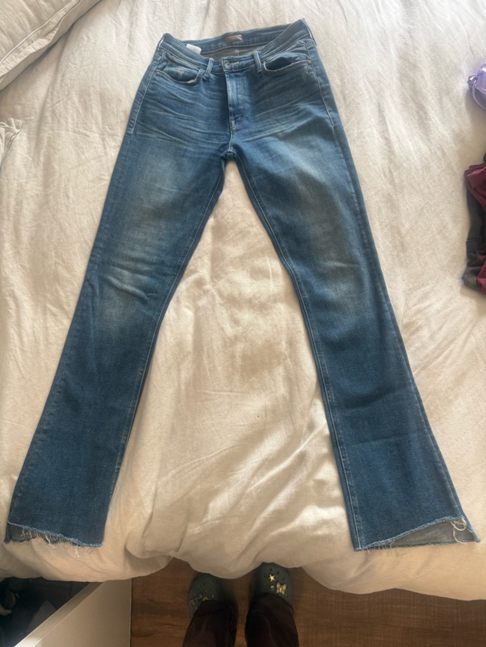Mother  jeans. Runaway step Fray